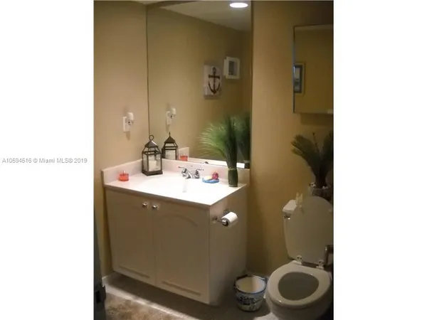 $3,500 | 3901 South Ocean Drive, Unit 8L, Hollywood, FL 33019