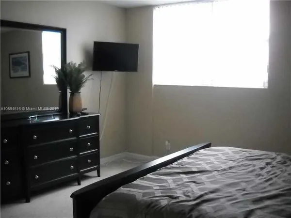 $3,500 | 3901 South Ocean Drive, Unit 8L, Hollywood, FL 33019
