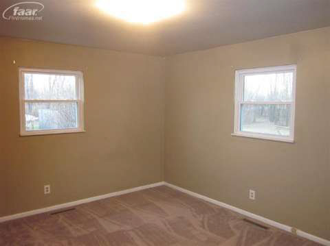 6663 South Durand Road Durand, MI 48429 - Photo 8 of 17 20387937-7.JPG