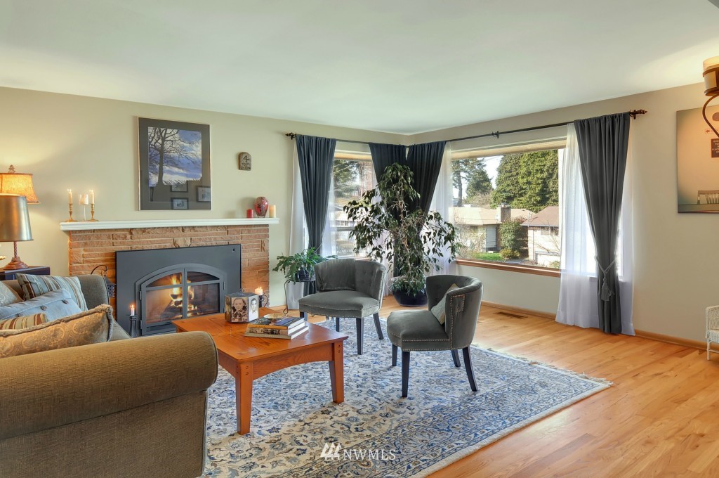 4931 Southwest Forney Street Seattle, WA 98116 - Photo 2 of 19 Gallery Image 2