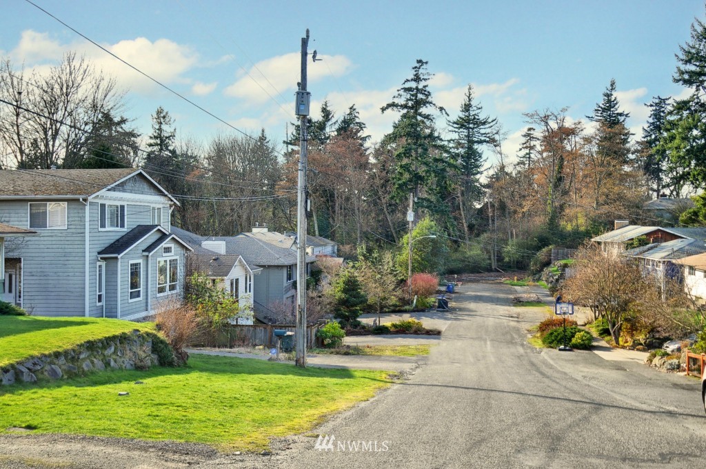 4931 Southwest Forney Street Seattle, WA 98116 - Photo 18 of 19 Gallery Image 18