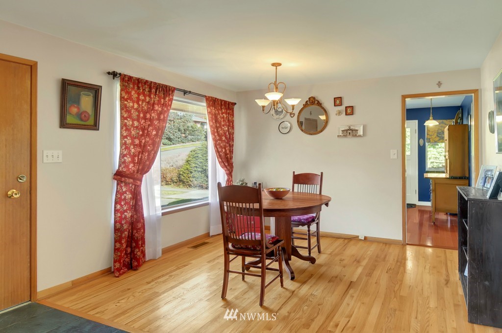 4931 Southwest Forney Street Seattle, WA 98116 - Photo 4 of 19 Gallery Image 4