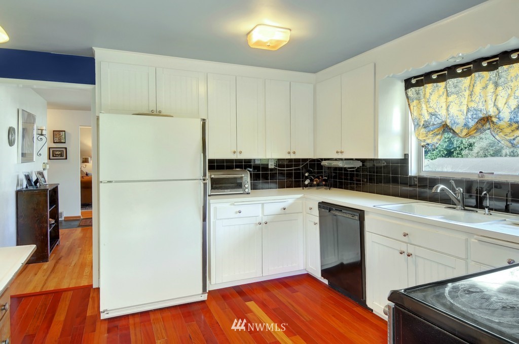 4931 Southwest Forney Street Seattle, WA 98116 - Photo 6 of 19 Gallery Image 6