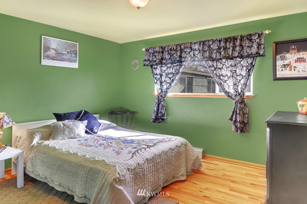 4931 Southwest Forney Street Seattle, WA 98116 - Photo 7 of 19 Gallery Image 7