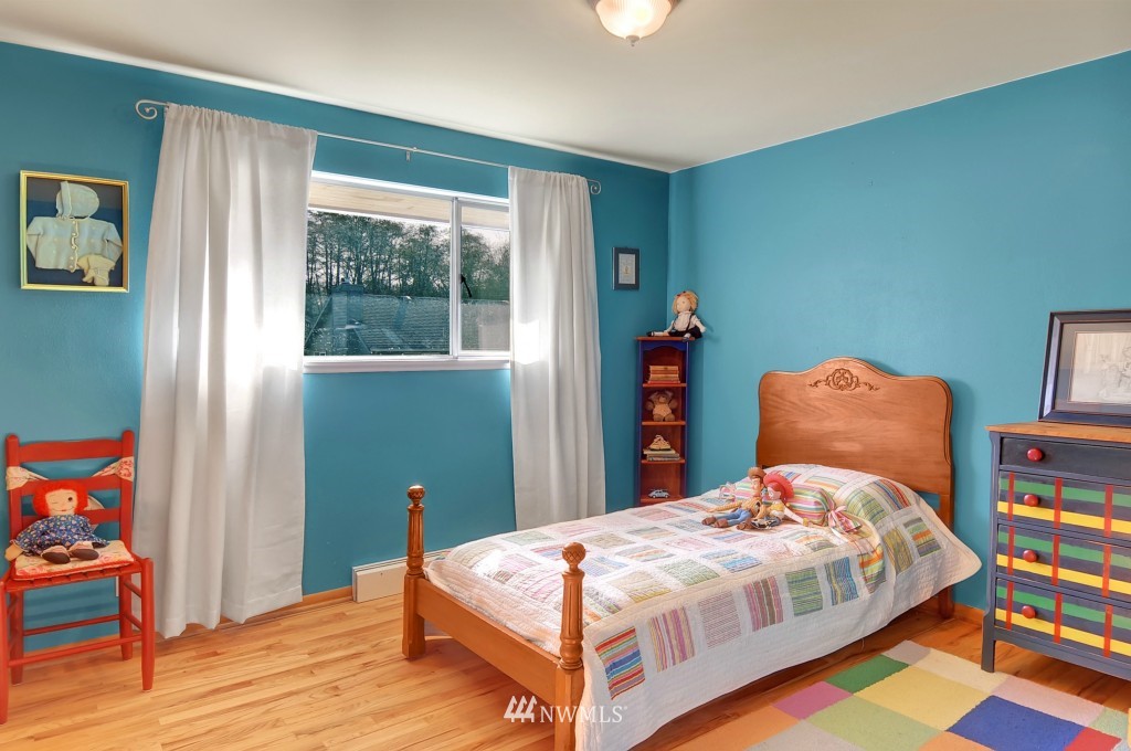 4931 Southwest Forney Street Seattle, WA 98116 - Photo 9 of 19 Gallery Image 9
