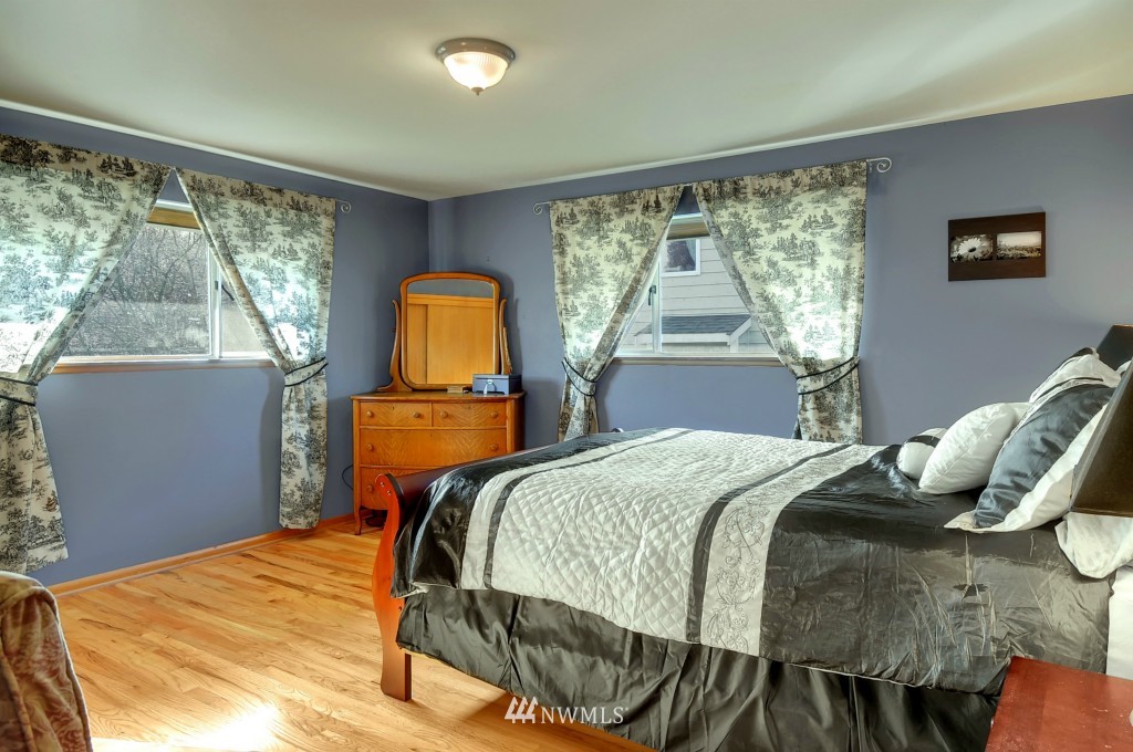4931 Southwest Forney Street Seattle, WA 98116 - Photo 10 of 19 Gallery Image 10