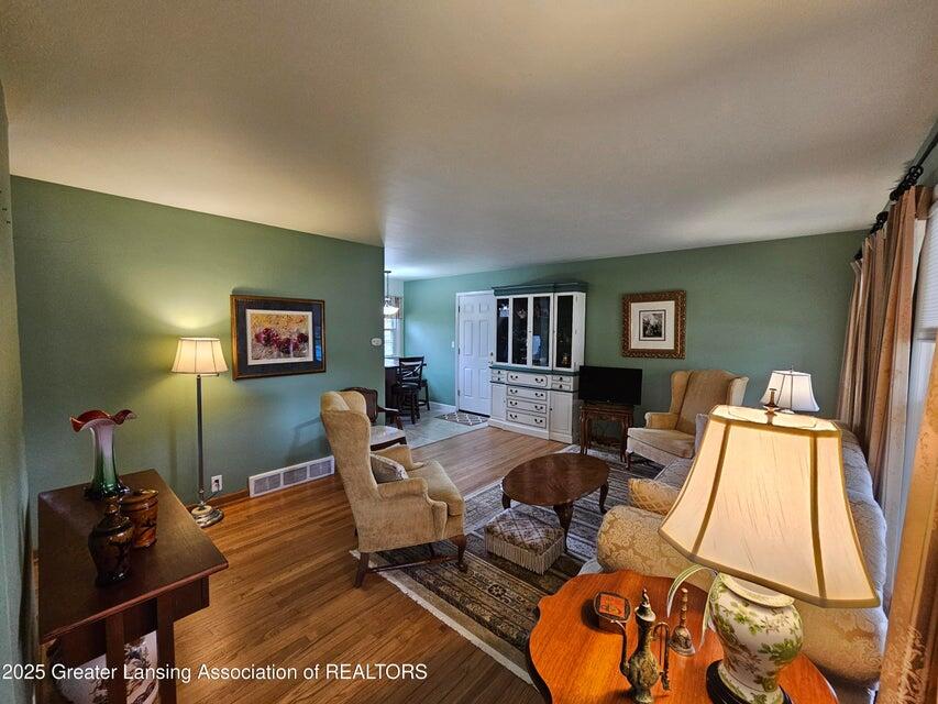 608 Edwards Street Grand Ledge, MI 48837 - Photo 2 of 29 Living Room
