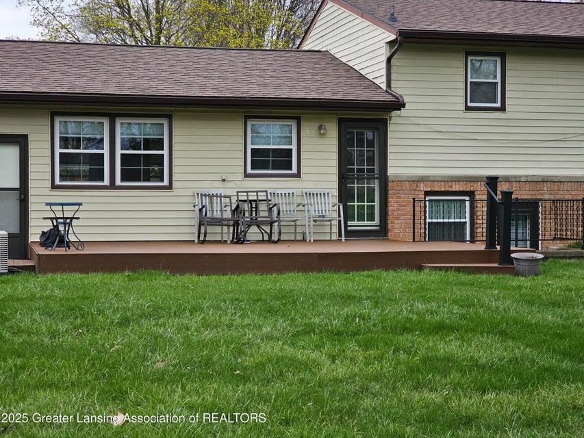 608 Edwards Street Grand Ledge, MI 48837 - Photo 24 of 29 Deck