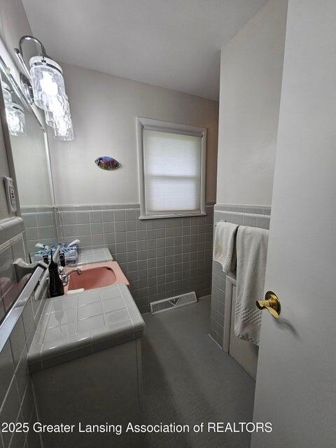 608 Edwards Street Grand Ledge, MI 48837 - Photo 29 of 29 Full Bath