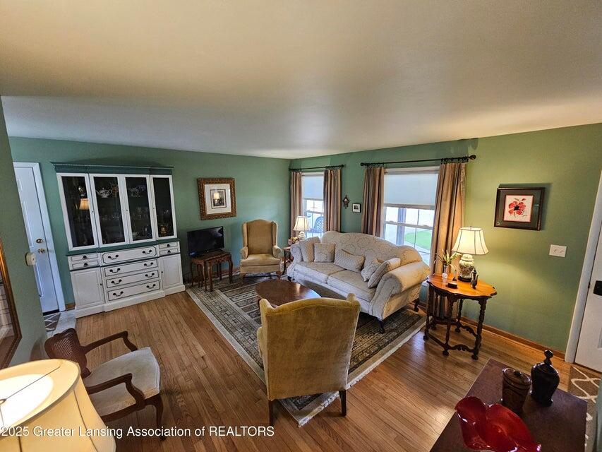 608 Edwards Street Grand Ledge, MI 48837 - Photo 4 of 29 Living Room