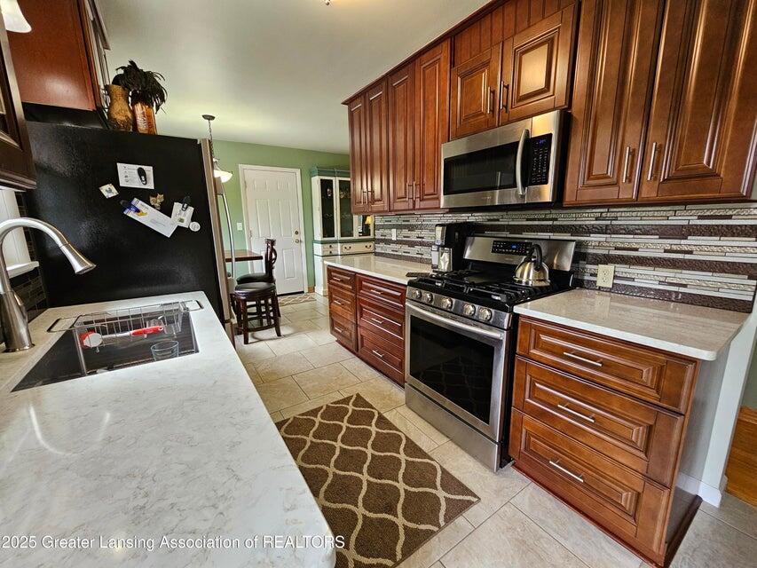608 Edwards Street Grand Ledge, MI 48837 - Photo 8 of 29 Kitchen