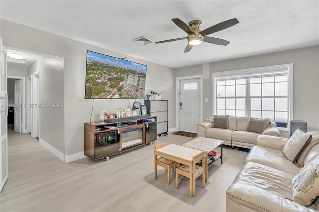 $6,000 | 709 Southwest 7th Avenue, Unit 12, Hallandale Beach, FL 33009