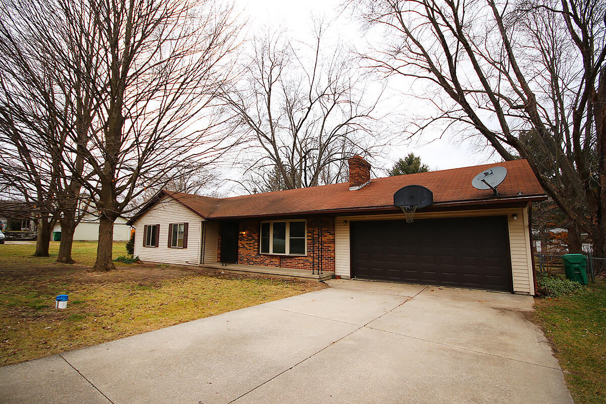 1421 Bell Road Niles, MI 49120 - Photo 2 of 31 IMG_1659