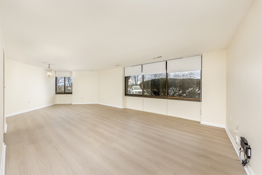 1002 Paradise Road, Unit 1M Swampscott, MA 01907 - Photo 11 of 29