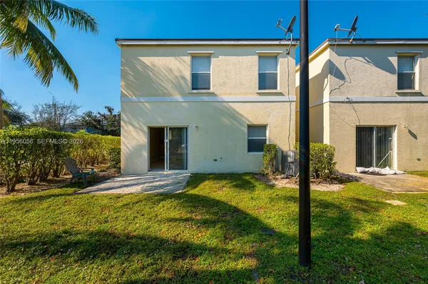 $389,000 | 1001 Southwest 15th Street, Deerfield Beach, FL 33441