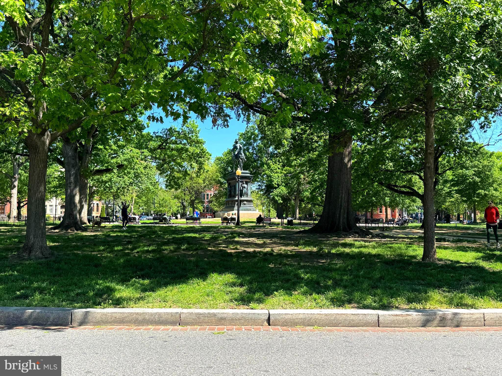 1245 13th Street Northwest, Unit 313 Washington, DC 20005 - Photo 31 of 43 a big yard with trees