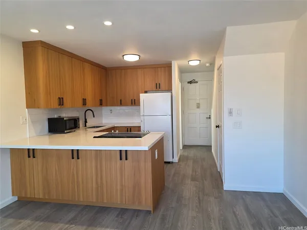 $3,200 | 350 Aoloa Street, Unit B221, Kailua, HI 96734