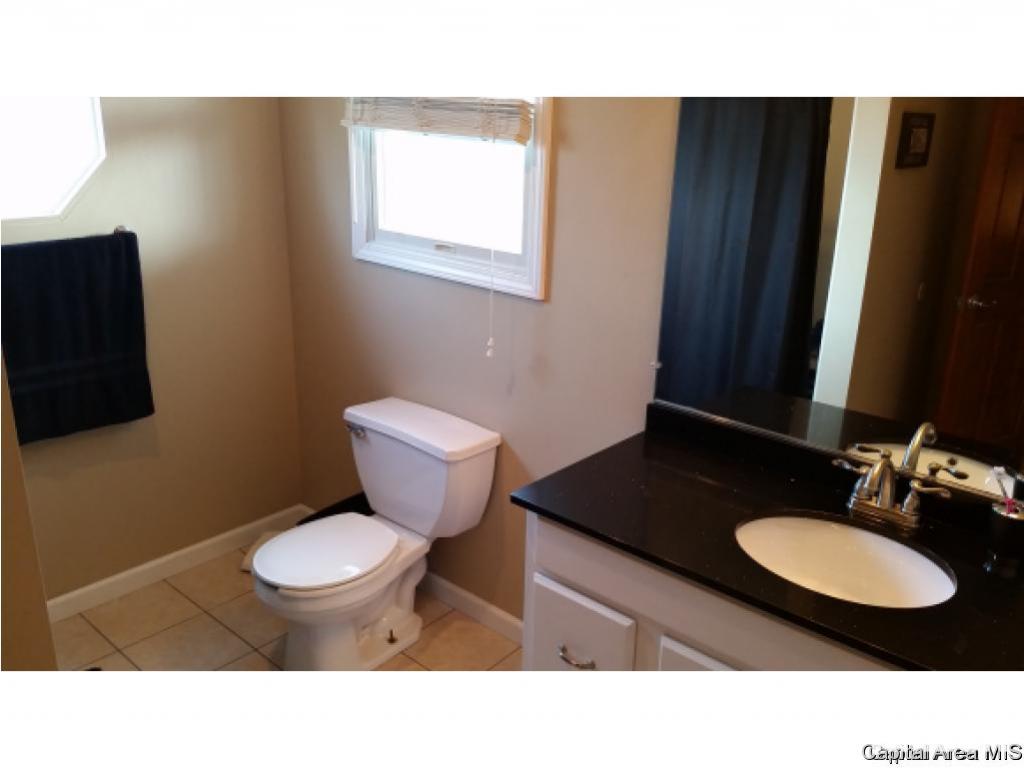 120 West Taylor Road Williamsville, IL 62693 - Photo 11 of 14 Gallery Image 11