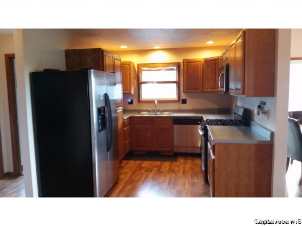 120 West Taylor Road Williamsville, IL 62693 - Photo 8 of 14 Gallery Image 8
