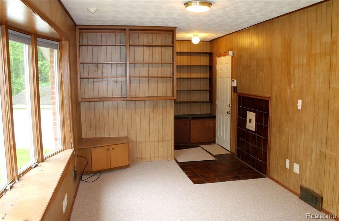 23920 Berg Road Southfield, MI 48033 - Photo 17 of 30 Berg Family Room 3.JPG