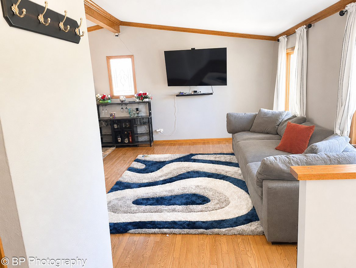 516 Beck Road Lindenhurst, IL 60046 - Photo 2 of 23