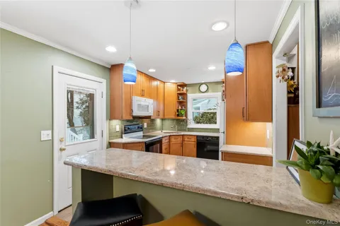 $799,000 | 16 NewMarket Road, Syosset, NY 11791