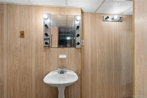 $799,000 | 16 NewMarket Road, Syosset, NY 11791