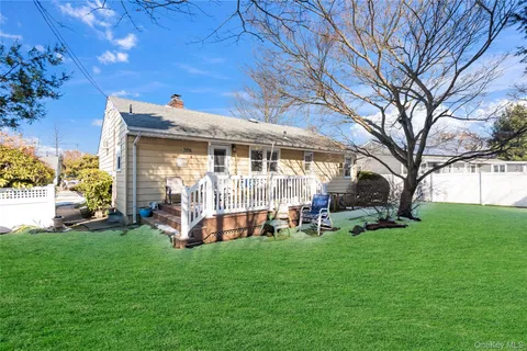 $799,000 | 16 NewMarket Road, Syosset, NY 11791