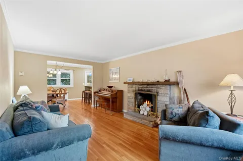 $799,000 | 16 NewMarket Road, Syosset, NY 11791