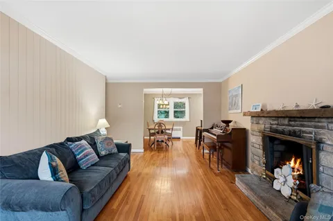 $799,000 | 16 NewMarket Road, Syosset, NY 11791