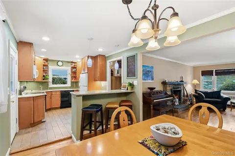 $799,000 | 16 NewMarket Road, Syosset, NY 11791