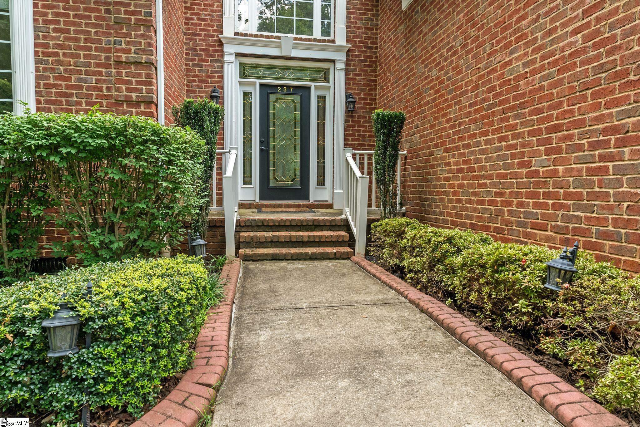 237 Yorkswell Lane Greenville, SC 29607 - Photo 4 of 50 Gallery Image 4