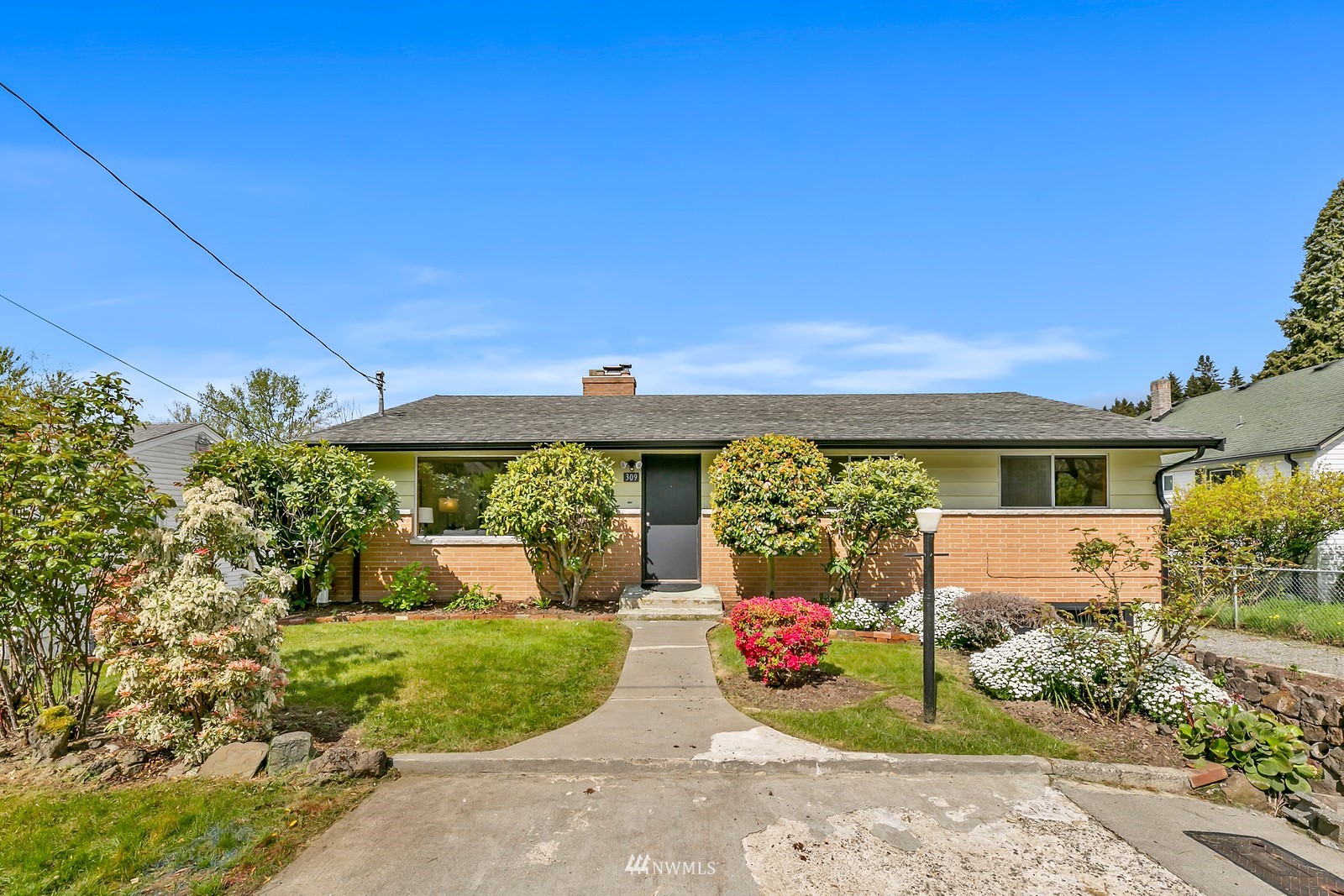309 Powell Avenue Southwest Renton, WA 98057 - Photo 1 of 29 front view of a house with a yard