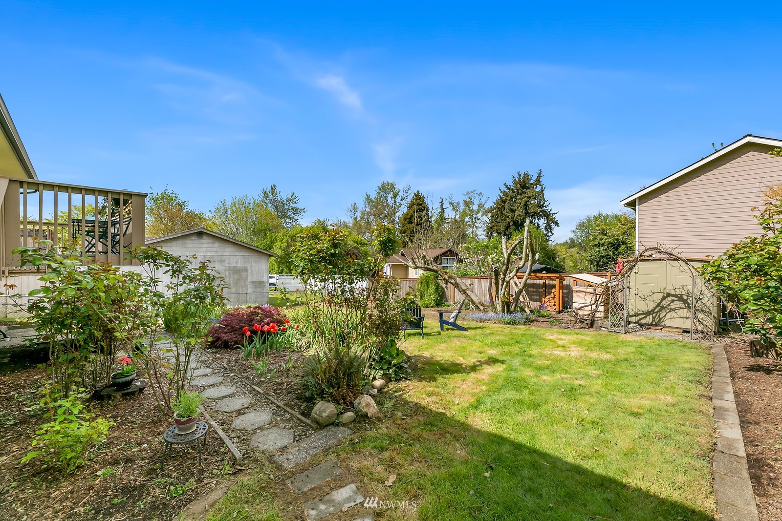309 Powell Avenue Southwest Renton, WA 98057 - Photo 24 of 29 a view of a swimming pool with a patio