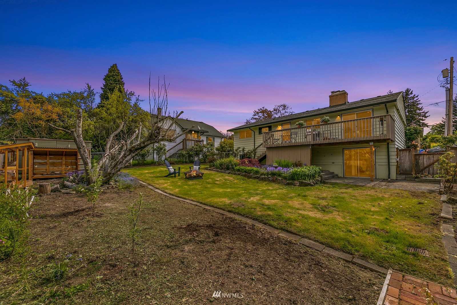 309 Powell Avenue Southwest Renton, WA 98057 - Photo 27 of 29 a view of a house with a yard