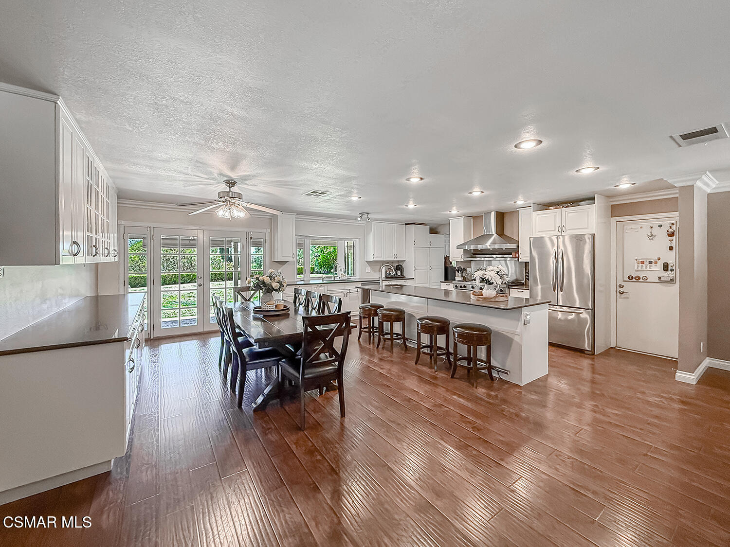 1351 Rambling Road Simi Valley, CA 93065 - Photo 19 of 70 cKitchen and Dining2