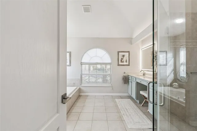 a view of a tennis court