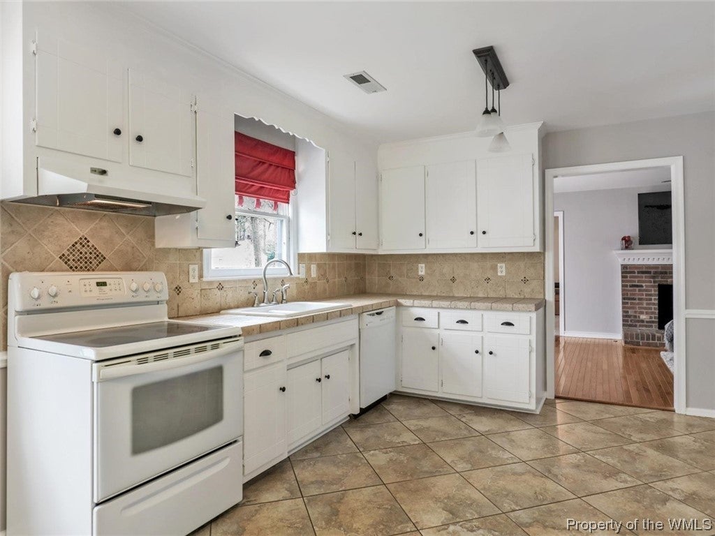 10910 Drayton Road Chester, VA 23831 - Photo 7 of 39 Gallery Image 7
