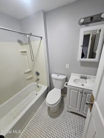 $1,600 | 119 Grand Street, Unit 3, Albany, NY 12202