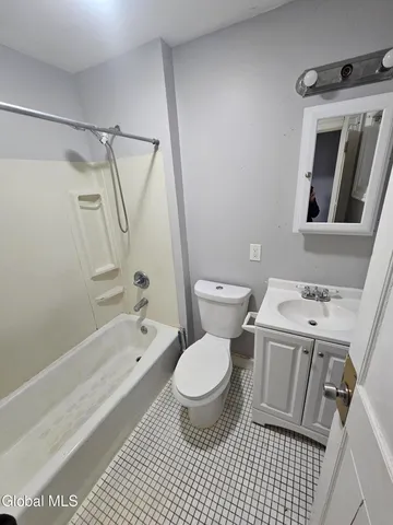 $1,700 | 119 Grand Street, Unit 3, Albany, NY 12202