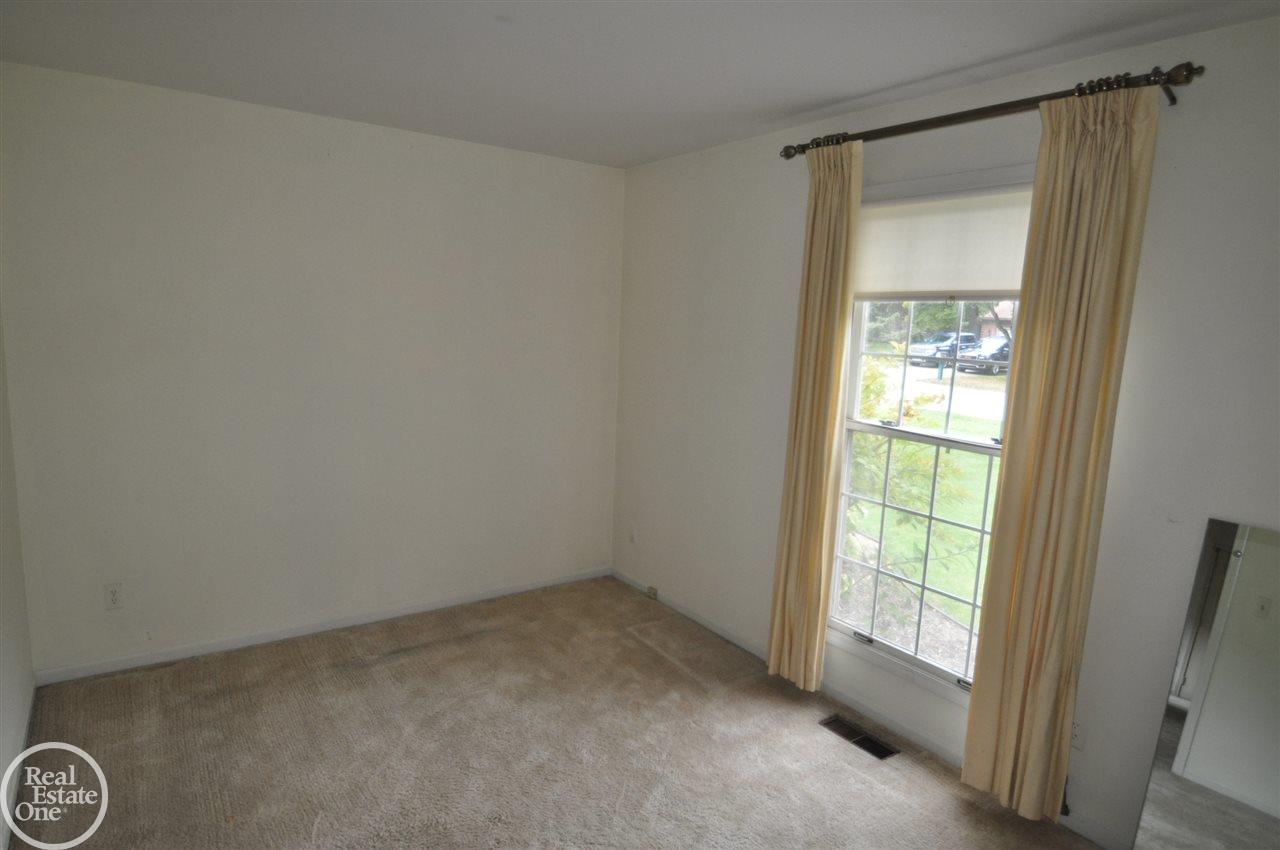 425 Tanglewood Drive Rochester, MI 48309 - Photo 5 of 30 31265421-4.JPG