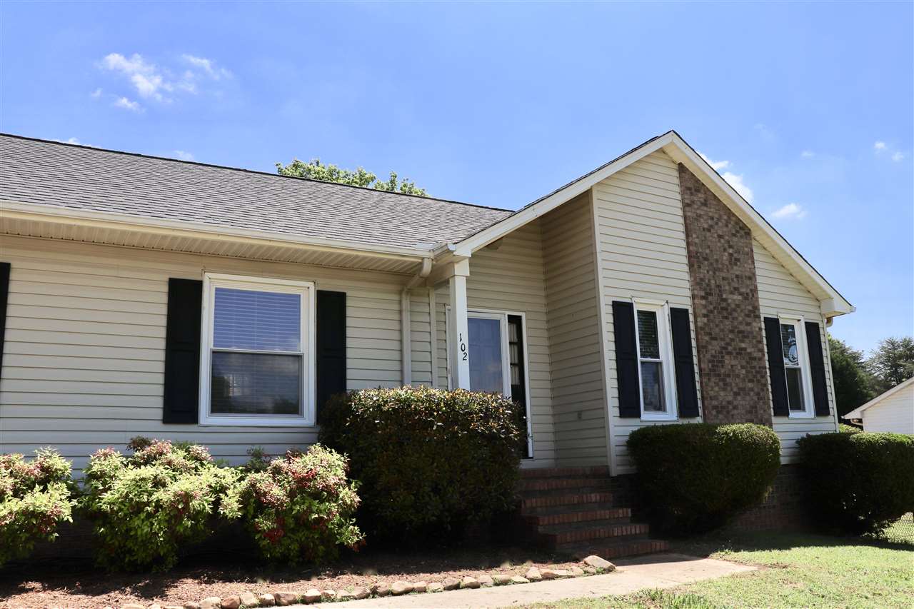 102 Hunter Ridge Drive Boiling Springs, SC 29316 - Photo 3 of 23 Gallery Image 3