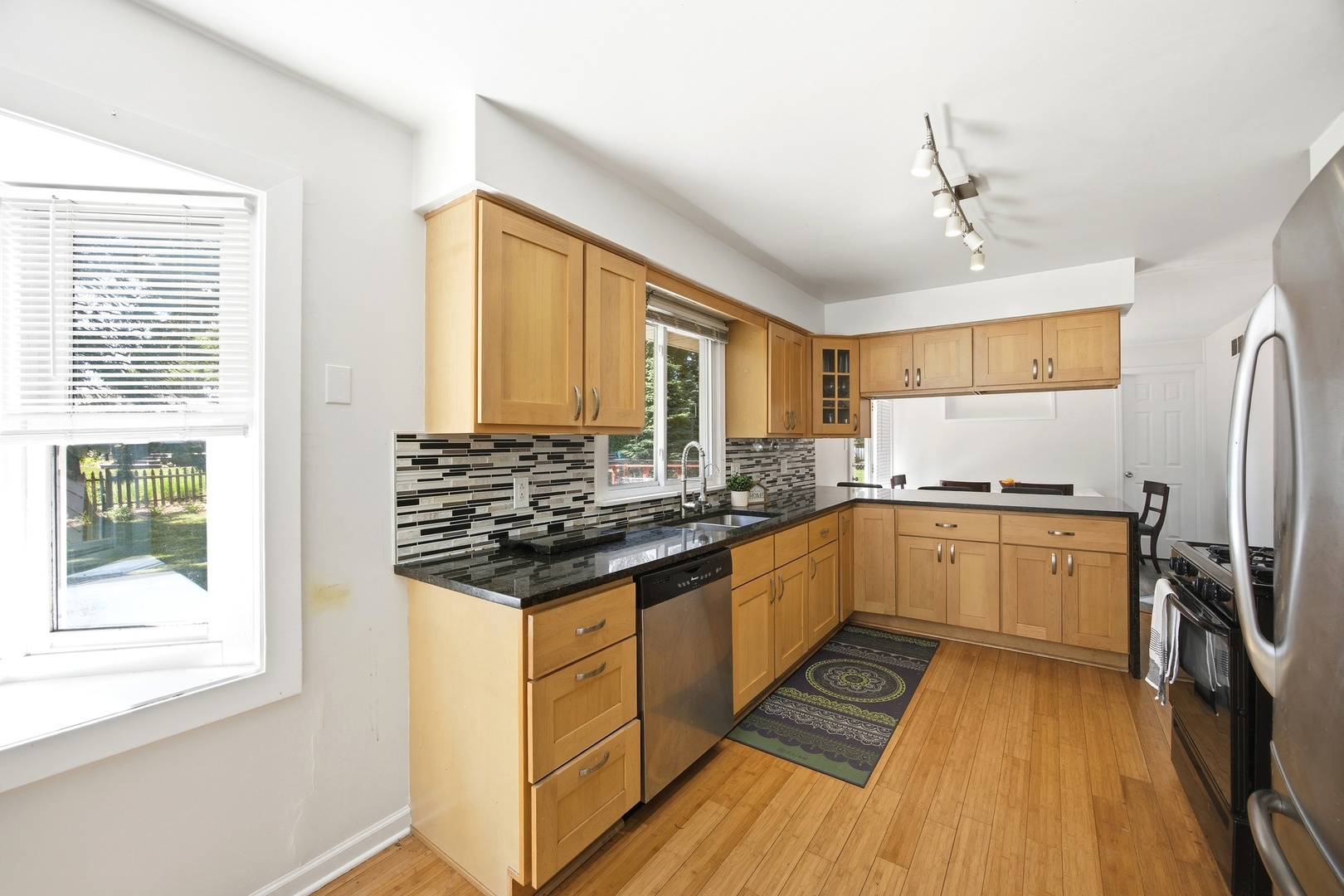 904 Chippewa Drive Elgin, IL 60120 - Photo 6 of 34