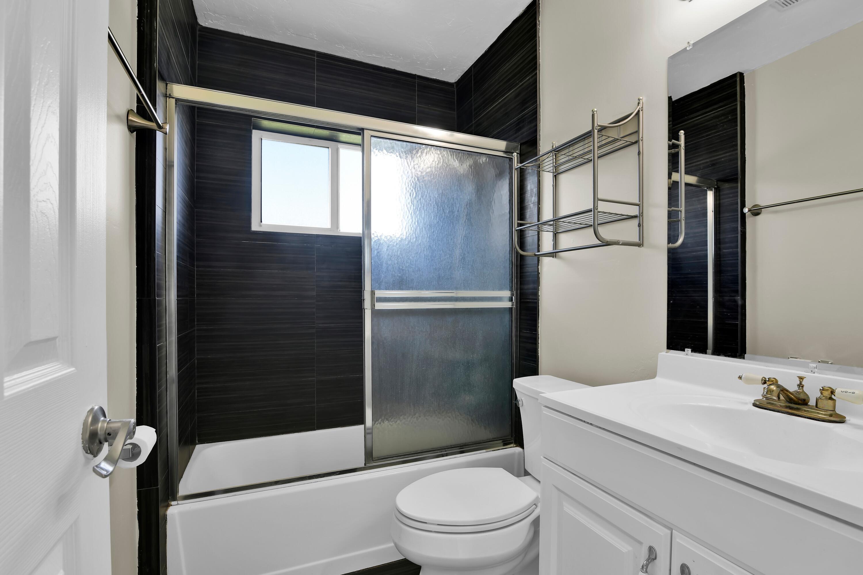 350 Northeast 29th Street Boca Raton, FL 33431 - Photo 13 of 34 GB 350 NE 29th St. Boca Raton - 31