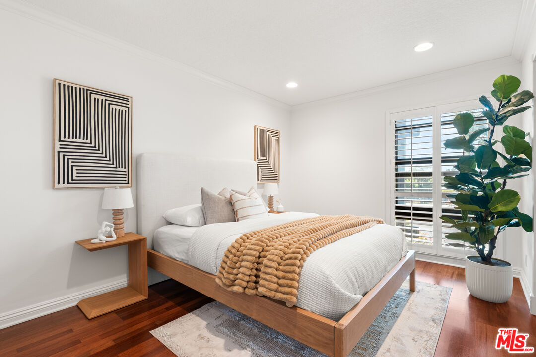8640 Gulana Avenue, Unit K3017 Playa del Rey, CA 90293 - Photo 15 of 19 a bedroom with a large bed and a potted plant
