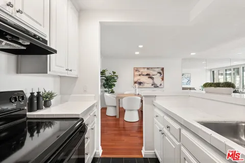 $615,000 | 8640 Gulana Avenue, Unit K3017, Playa del Rey, CA 90293