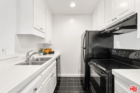 $615,000 | 8640 Gulana Avenue, Unit K3017, Playa del Rey, CA 90293