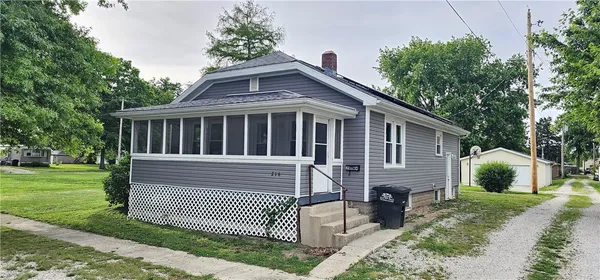 $129,900 | 216 West 4th Street, St. Elmo, IL 62458