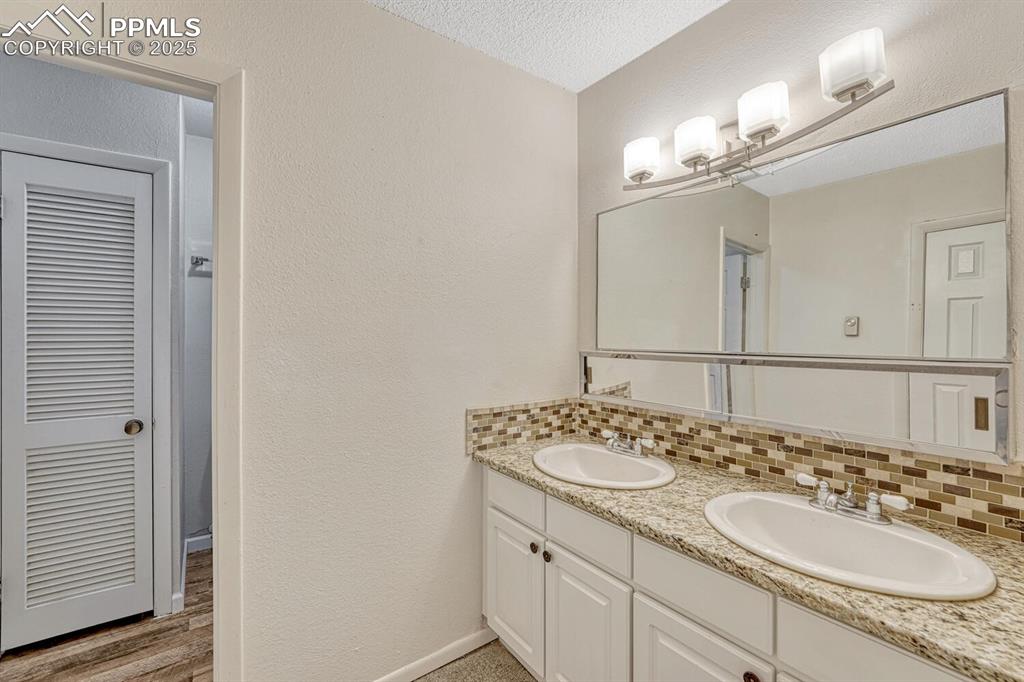 1661 Deer Creek Road Monument, CO 80132 - Photo 12 of 48 Primary ensuite bath