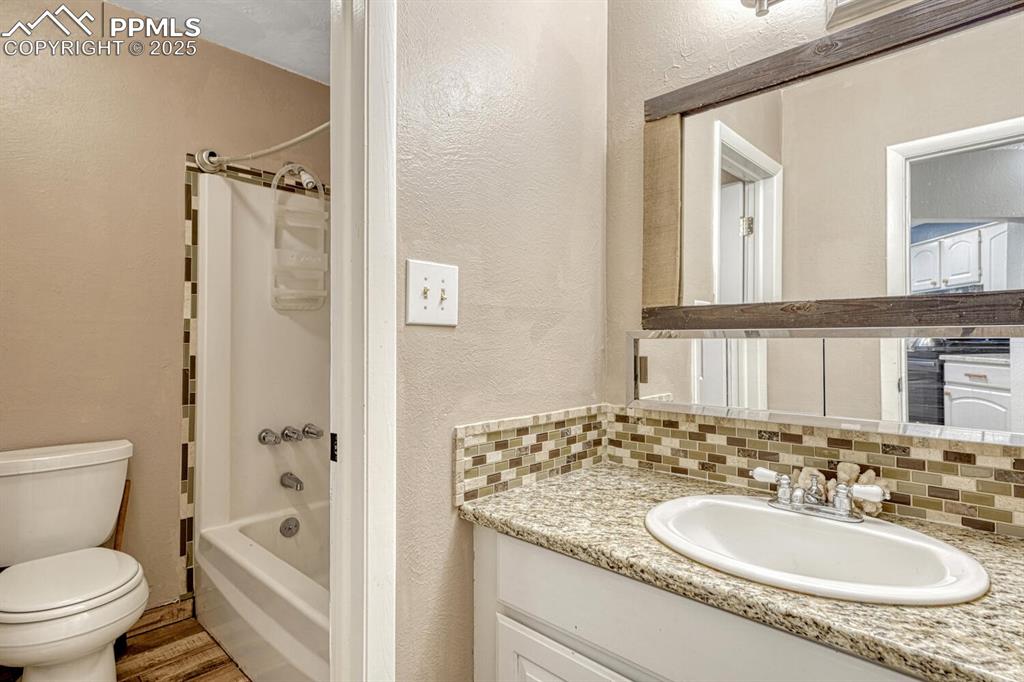 1661 Deer Creek Road Monument, CO 80132 - Photo 23 of 48 Full bath on main